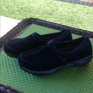 Easy spirit size 7 slip ons LIKE NEW